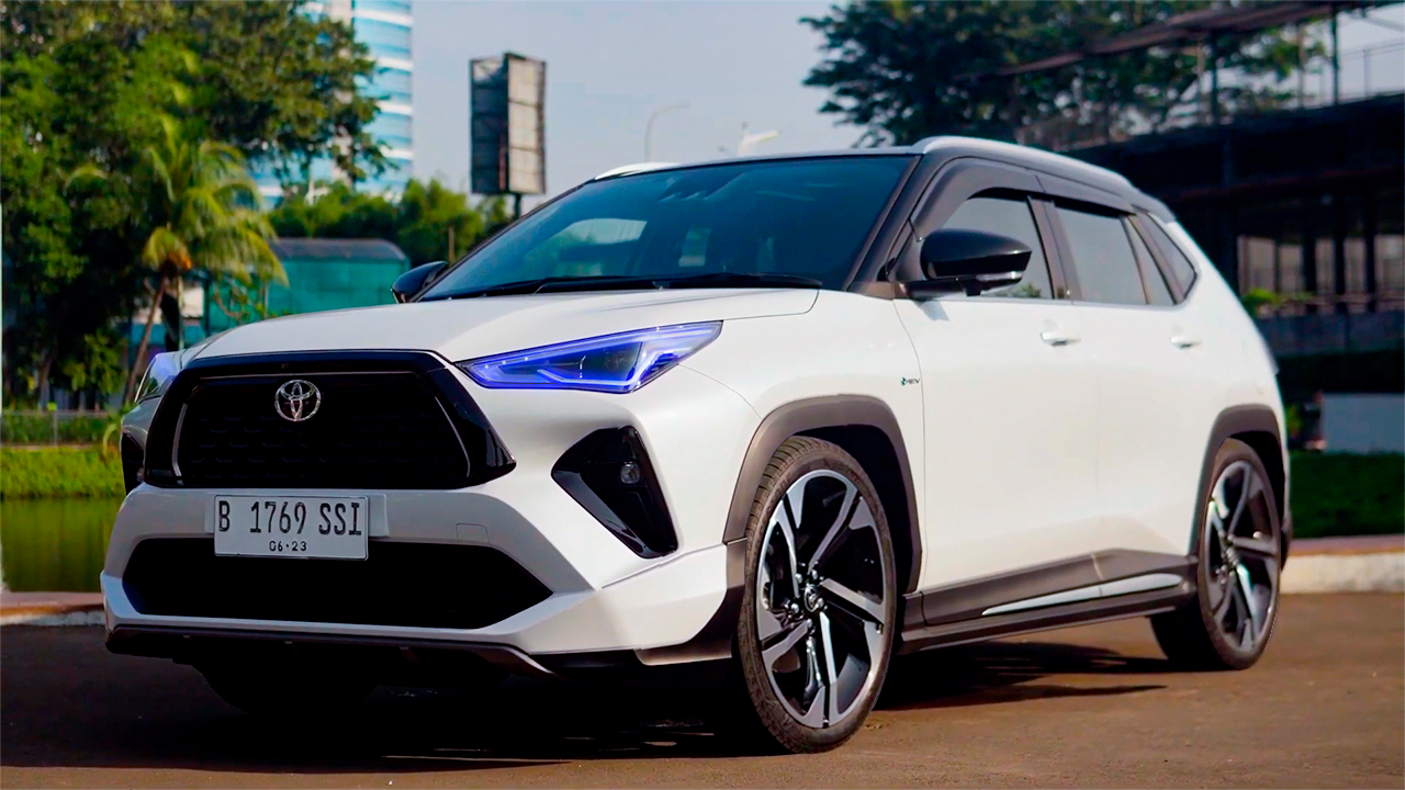 TOYOTA YARIS CROSS 2024