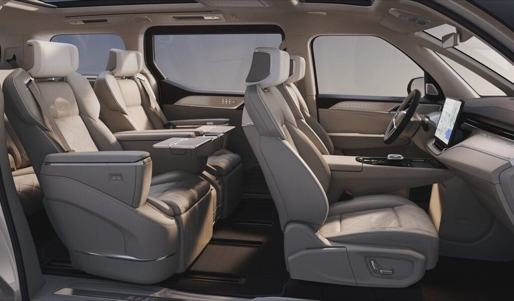 Volvo EM90 2024