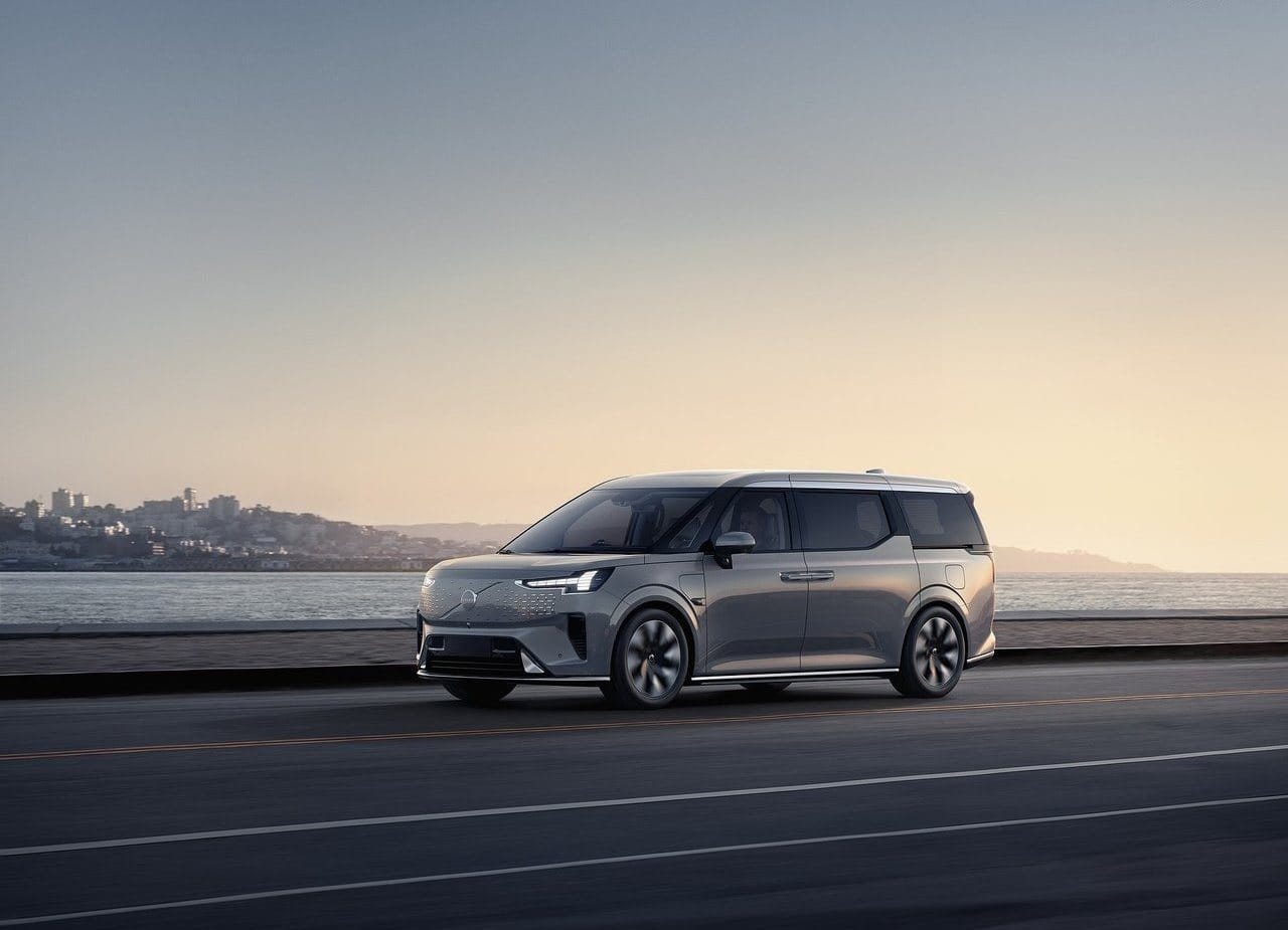 Volvo EM90 2024