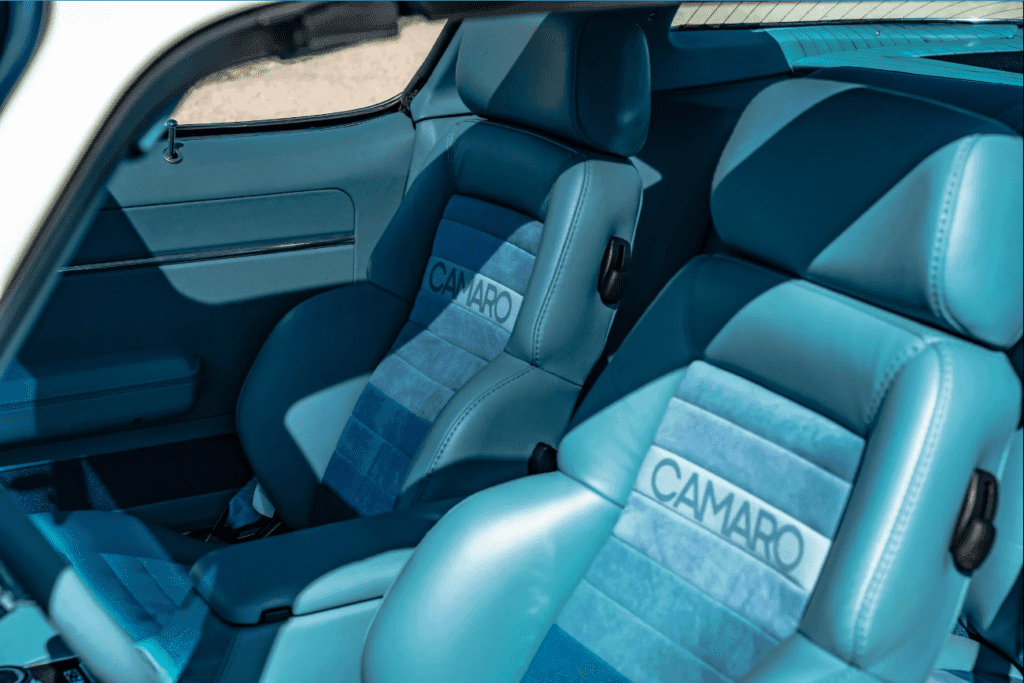Foto-camaro-z28-1979-exterior-lateral-interior-bancos