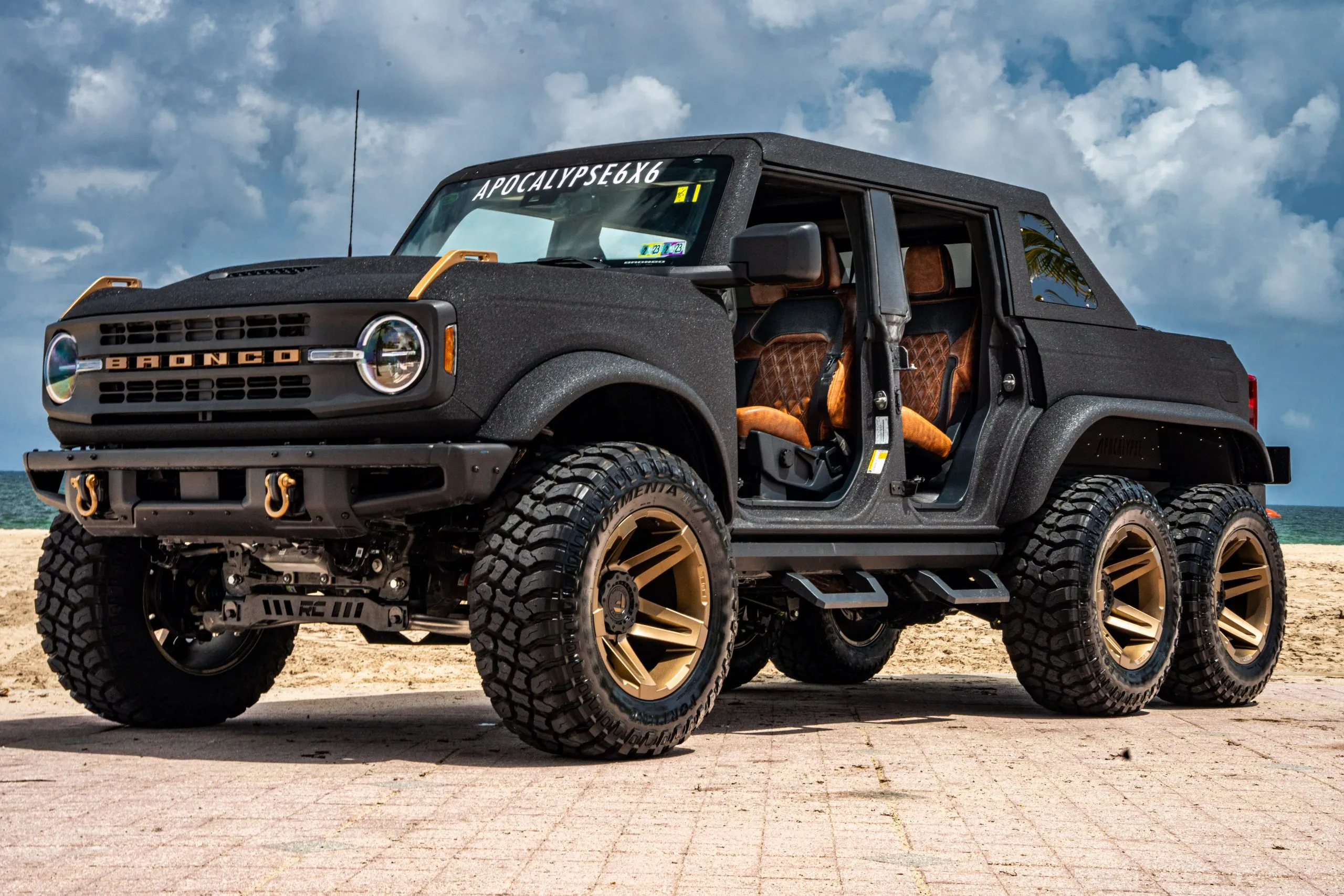Ford Bronco 6×6 Apocalypse Dark Horse