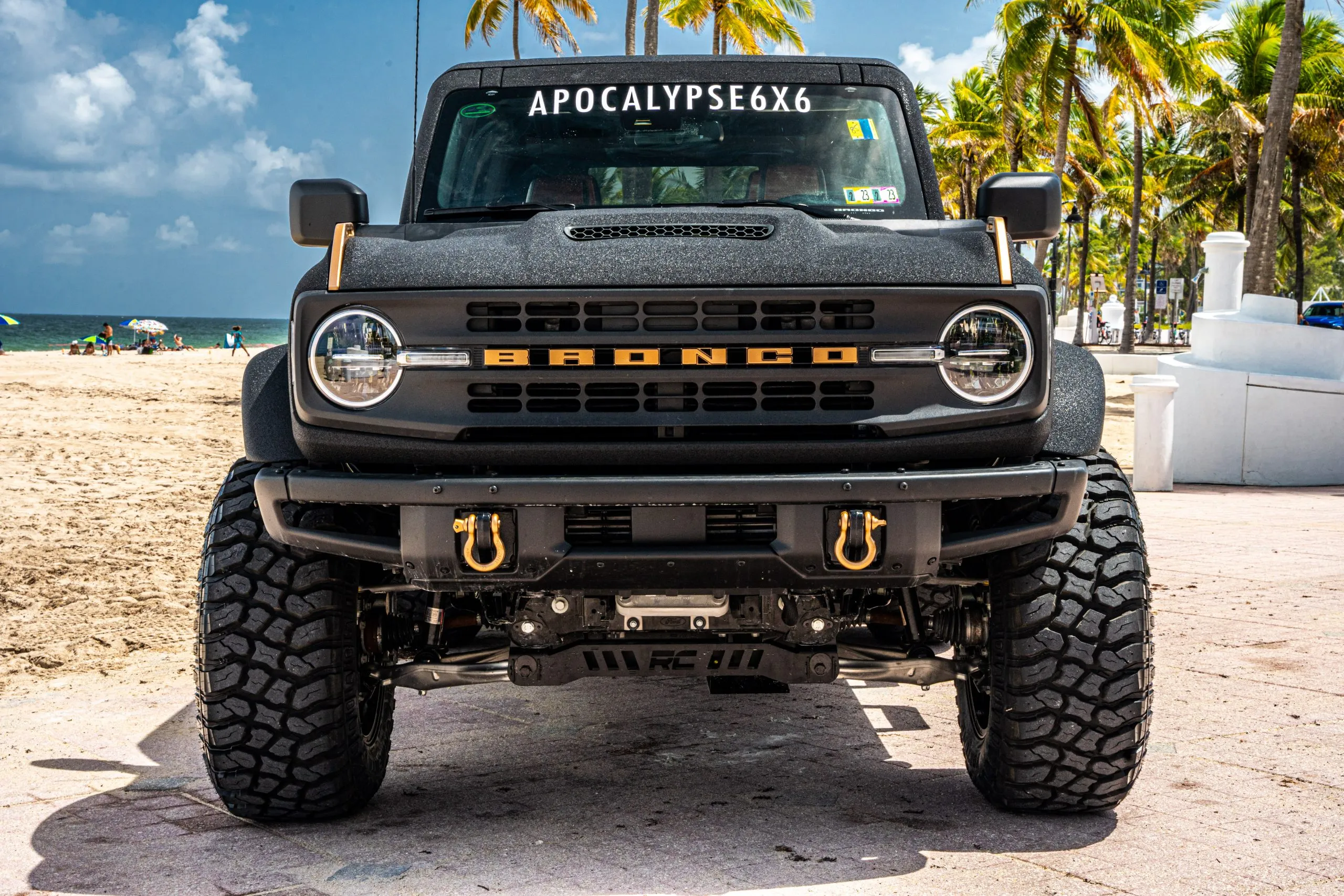 Ford Bronco 6×6 Apocalypse Dark Horse
