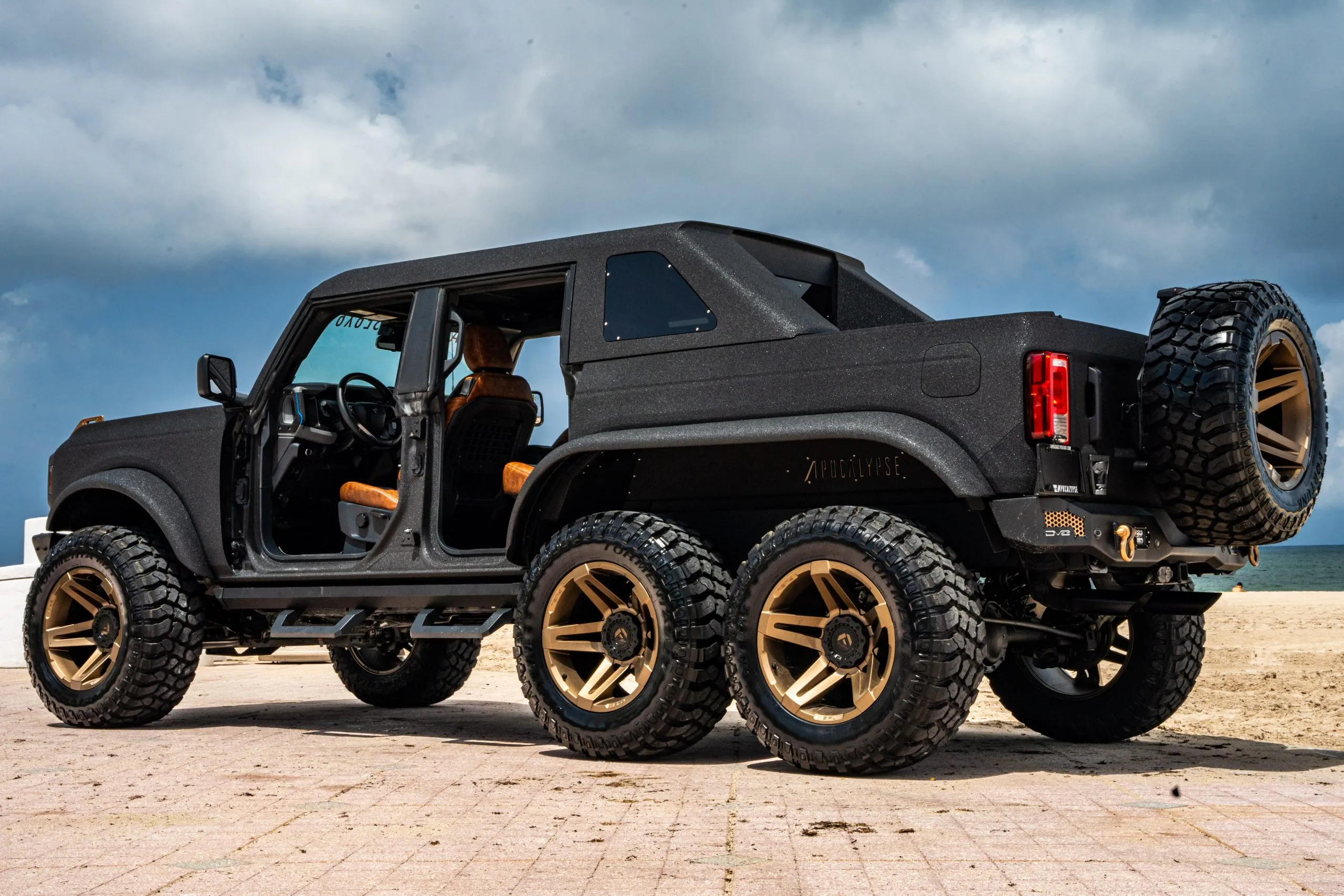 Ford Bronco 6×6 Apocalypse Dark Horse