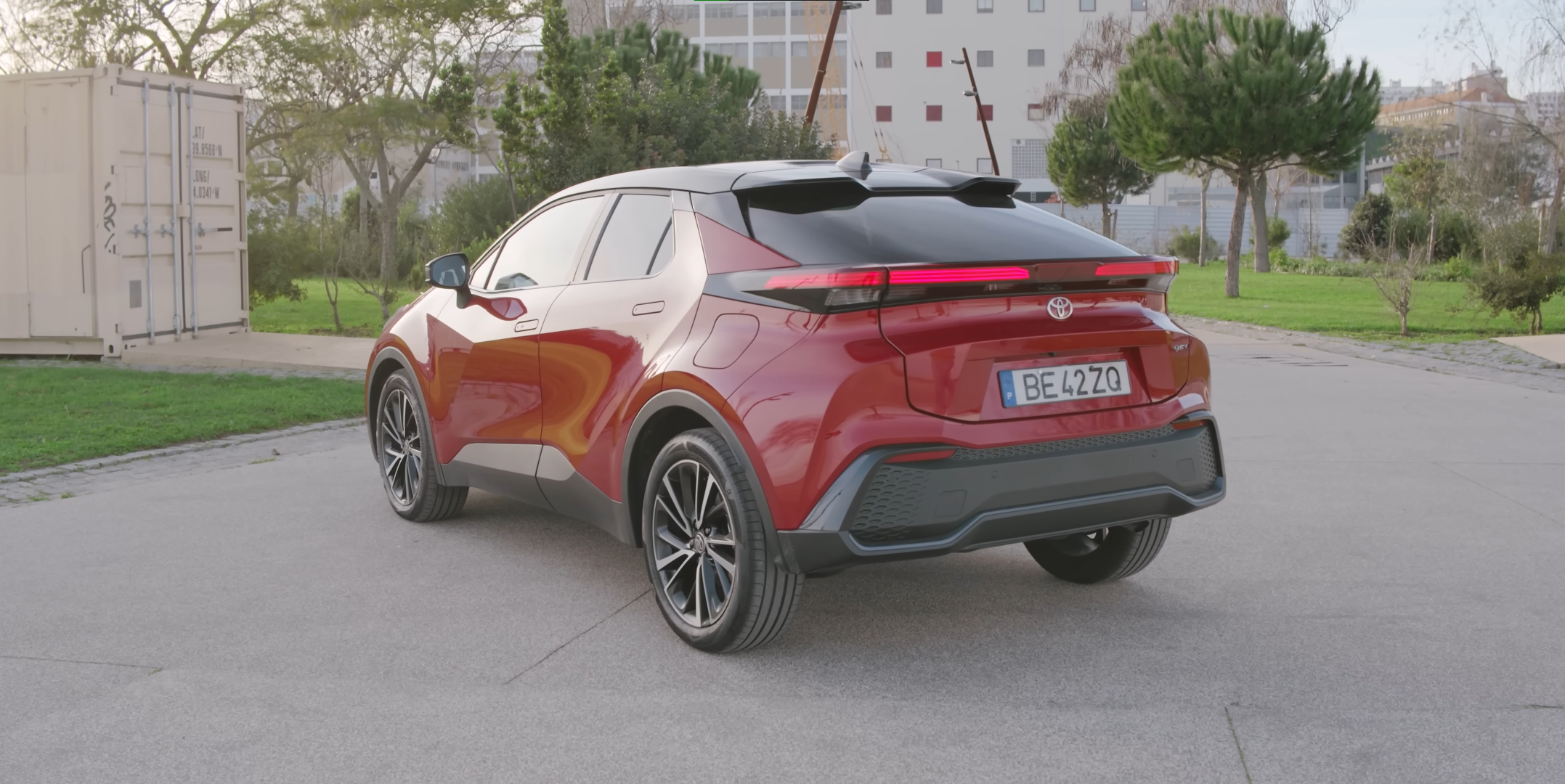 Toyota-C-HR-2024-Híbrido