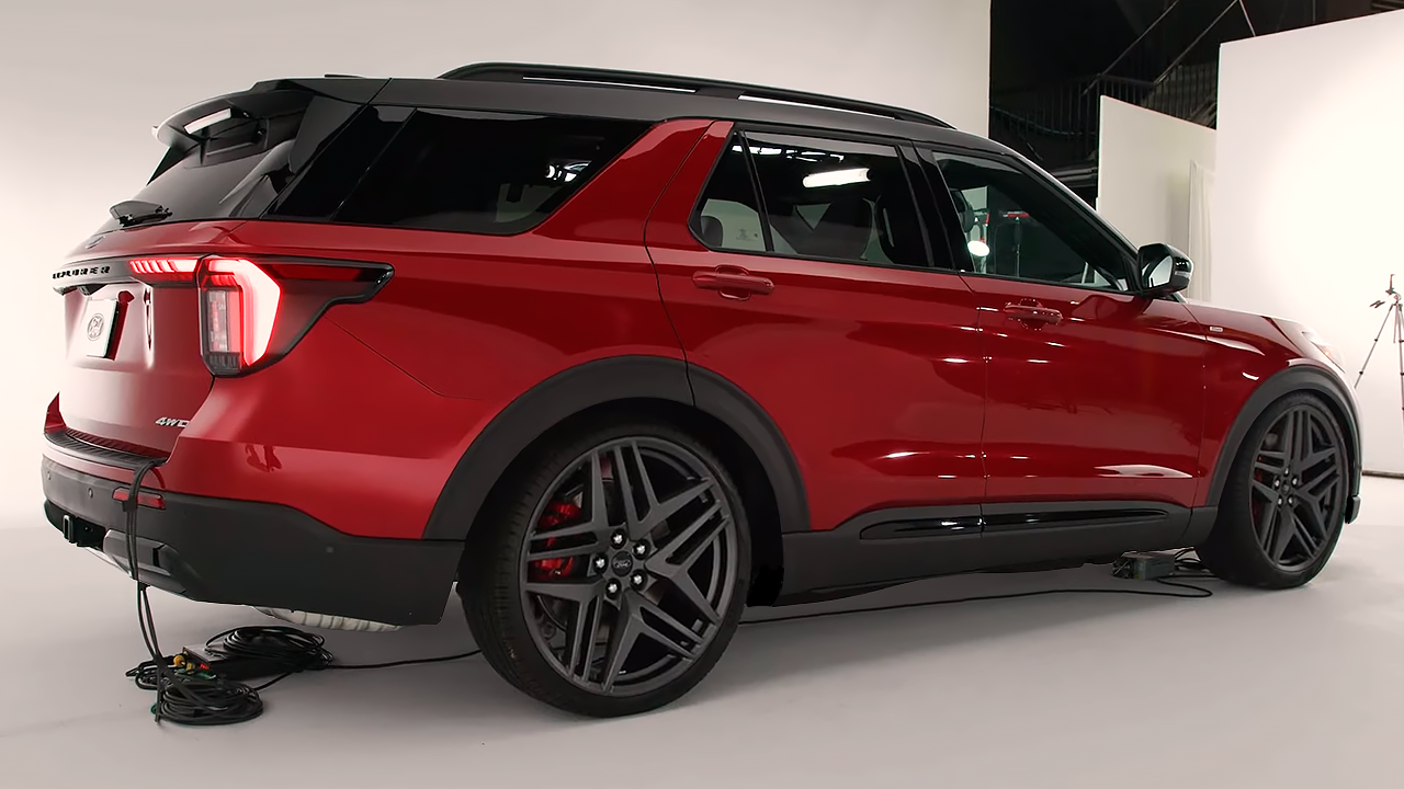 Ford Explorer ST & Platinum 2025