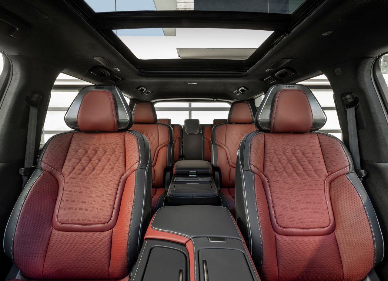 Infiniti-QX80-2025-interior
