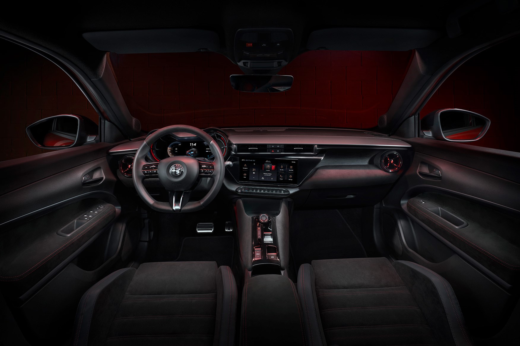 Alfa-Romeo-Milano-frente-traseira-interior