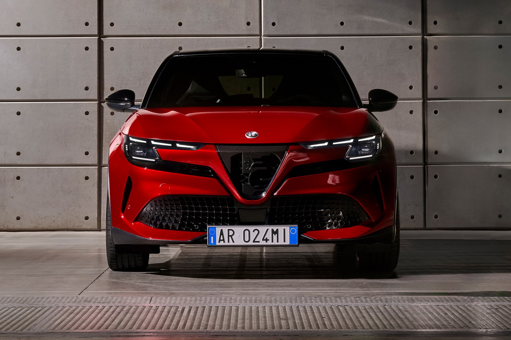 Alfa-Romeo-Milano-frente-traseira-interior-potencia