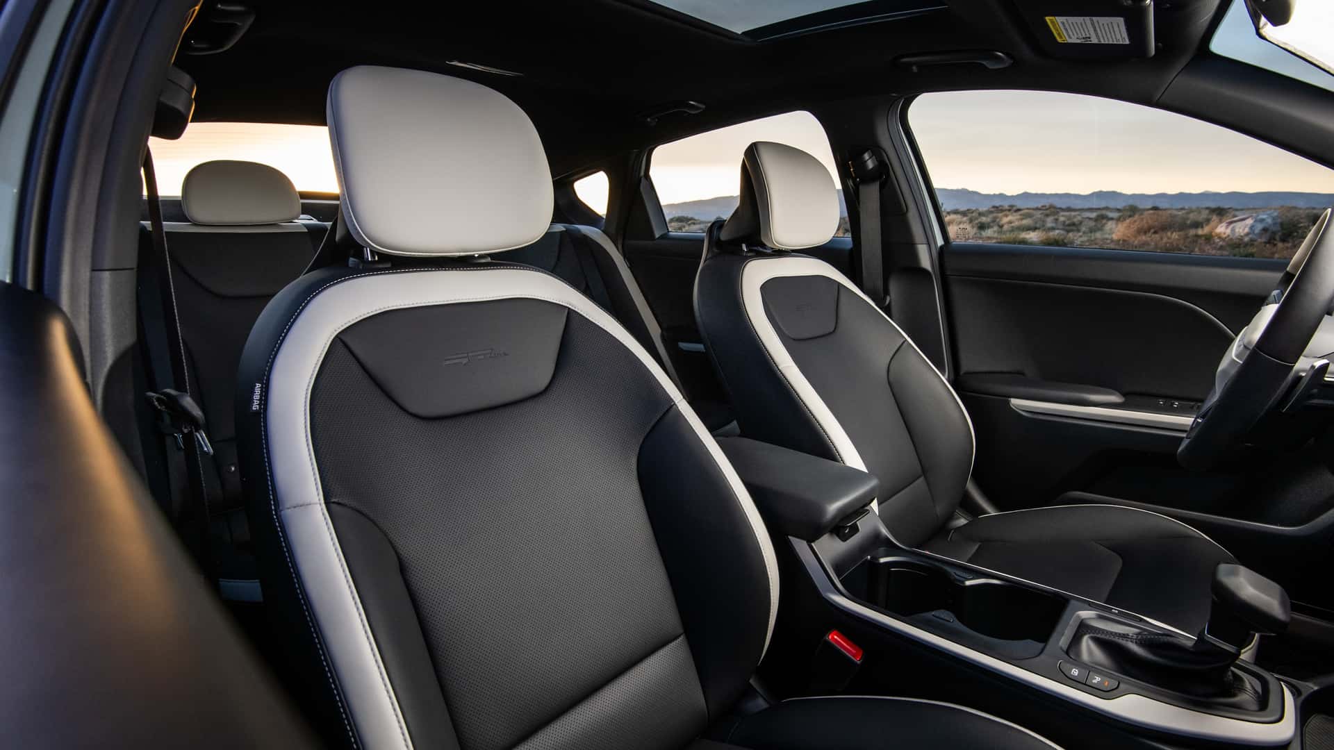 Kia-K4-2025-interior-bancos