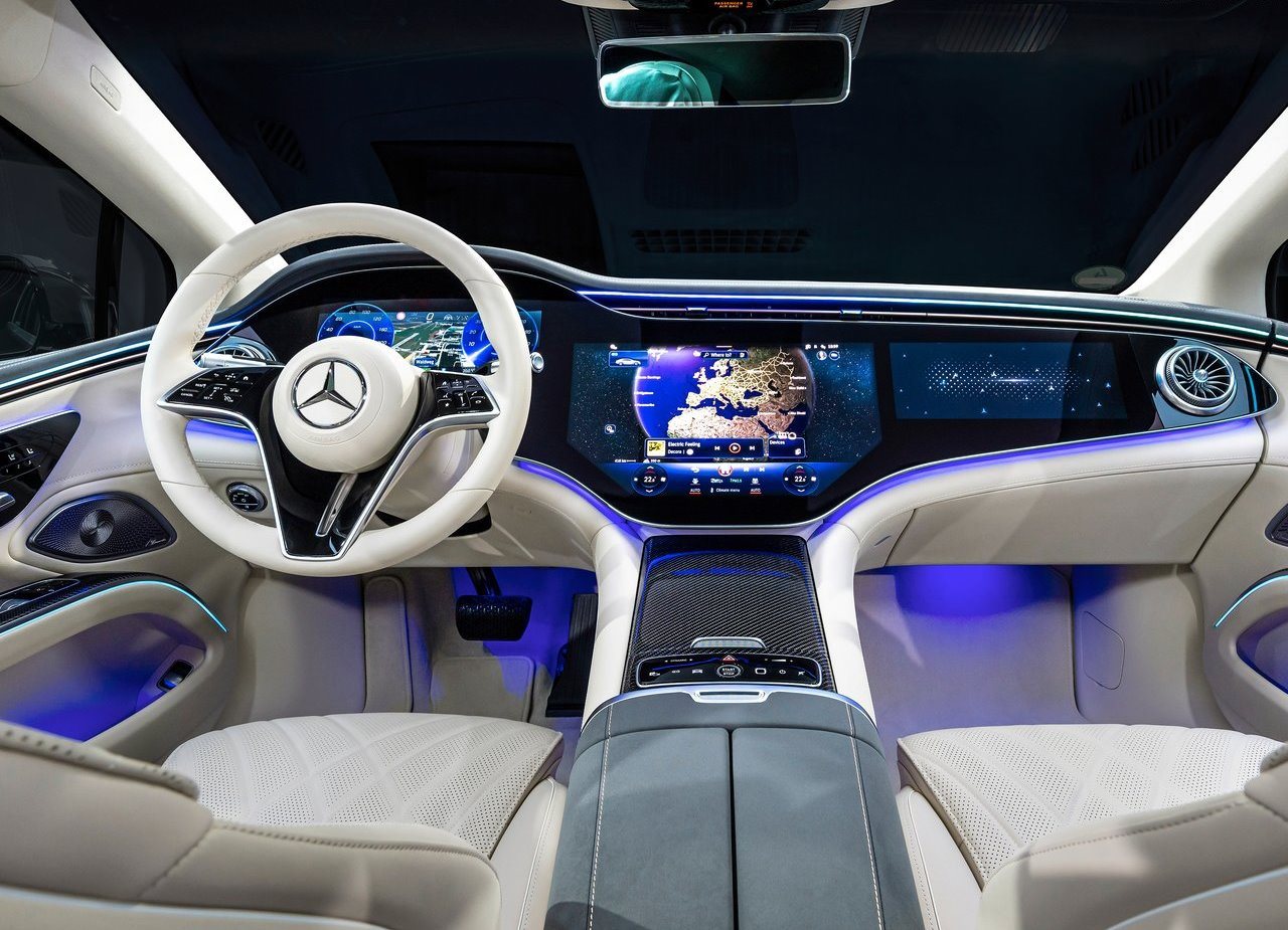 Mercedes-Bez-EQS-2025-exterior-traseira-interior