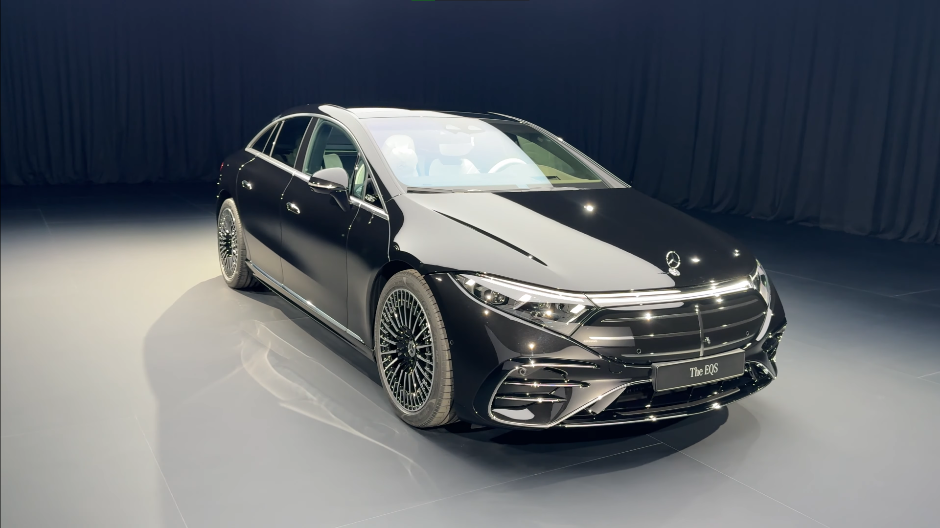 Mercedes-Bez-EQS-2025-frente