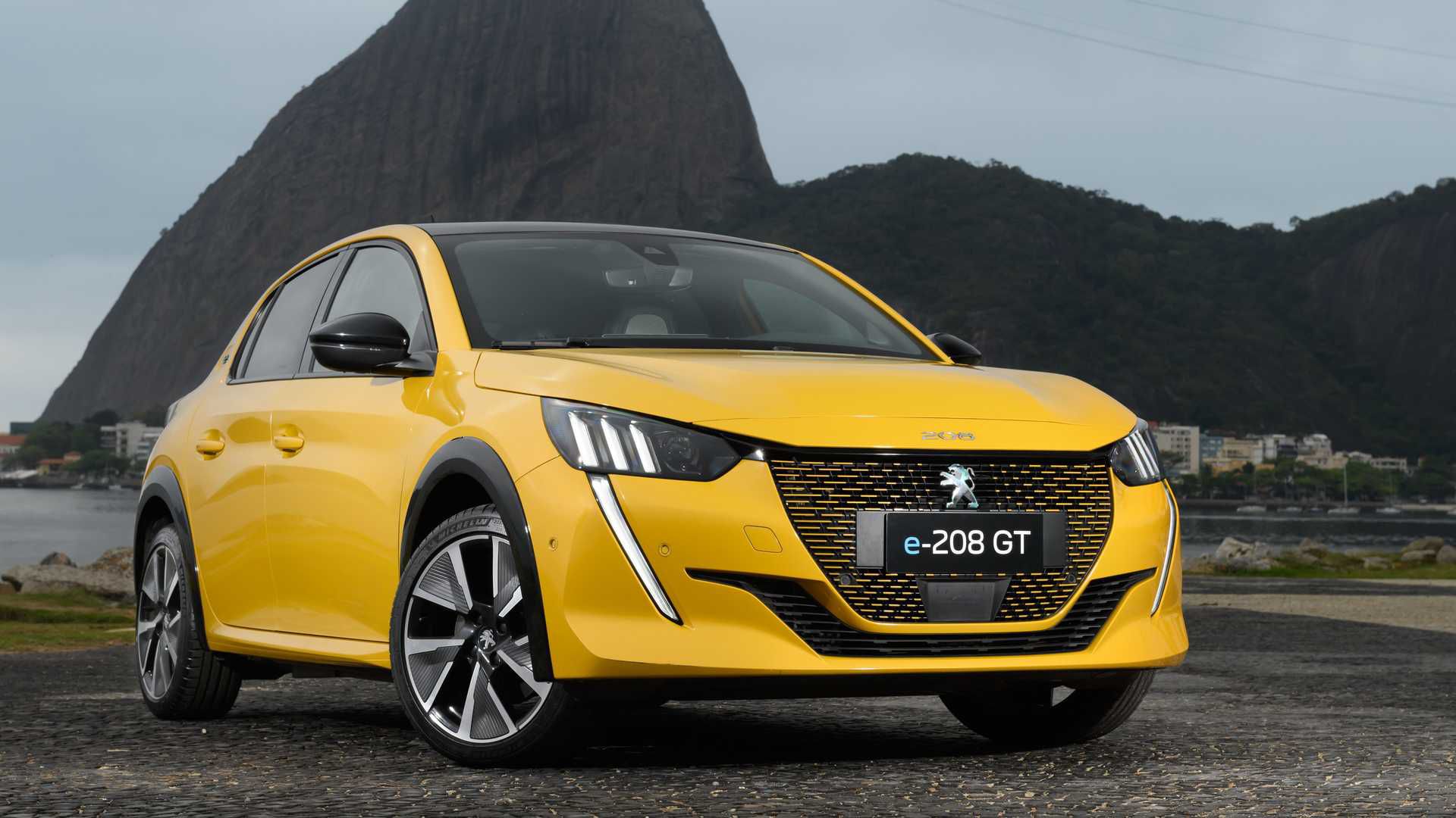 Peugeot-e-208-GT