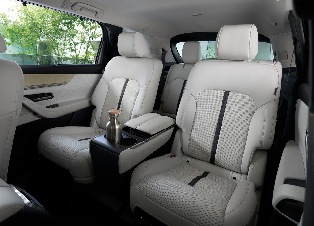 mazda-cx-80-2025-traseira-interior