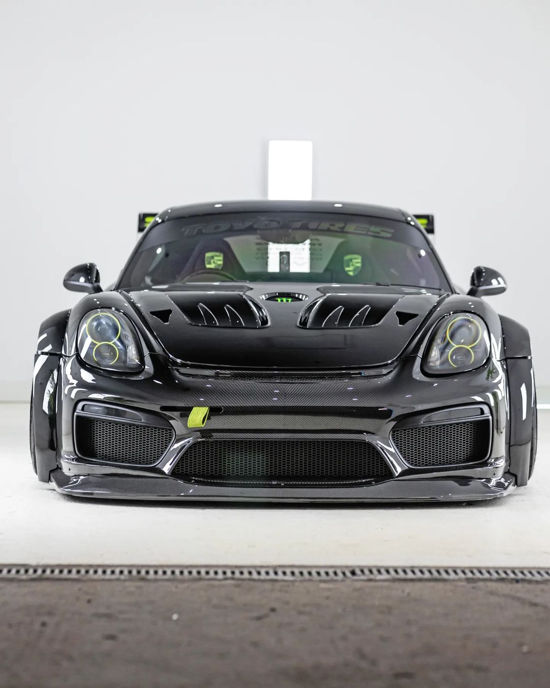 Porsche-Cayman