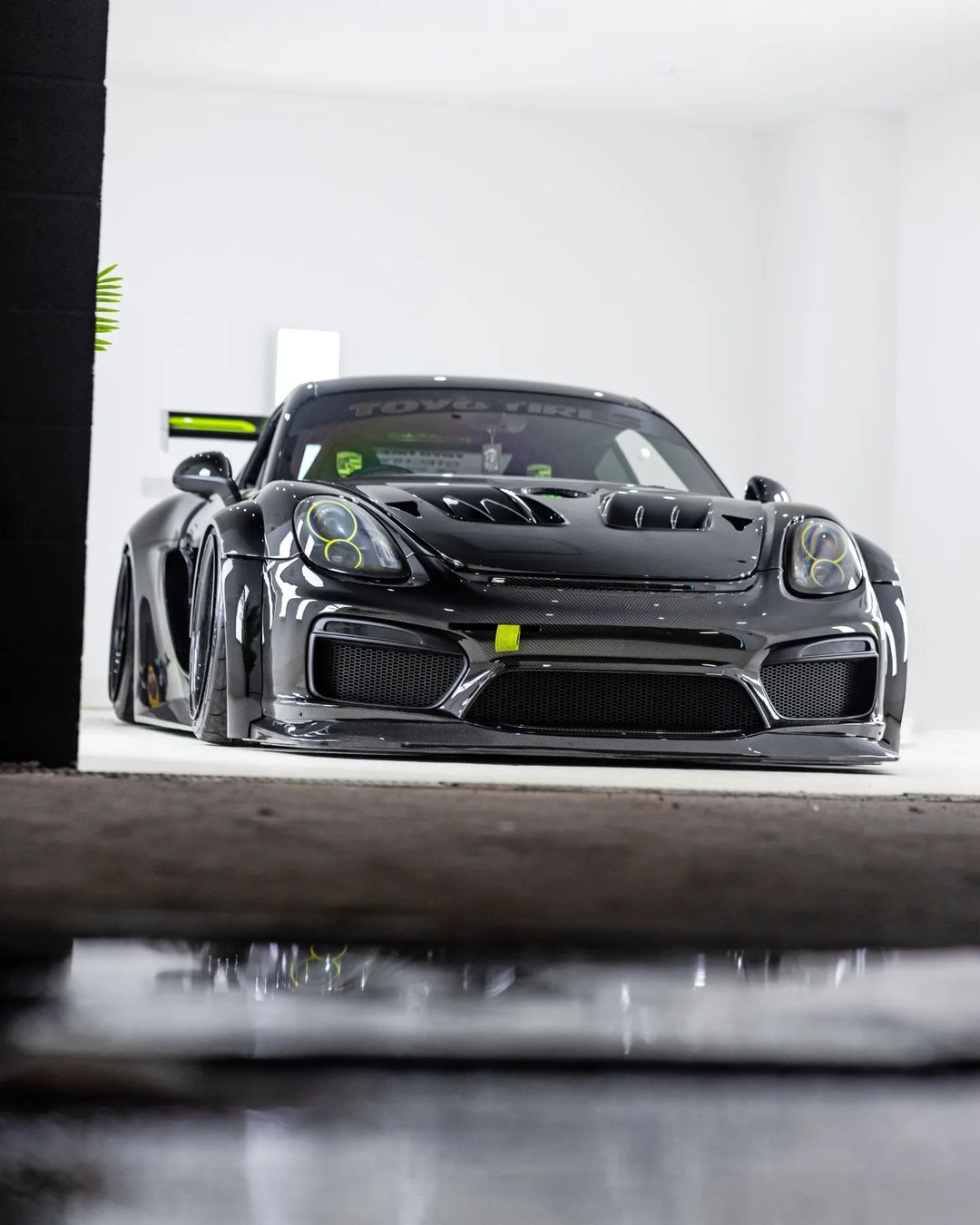 Porsche-Cayman