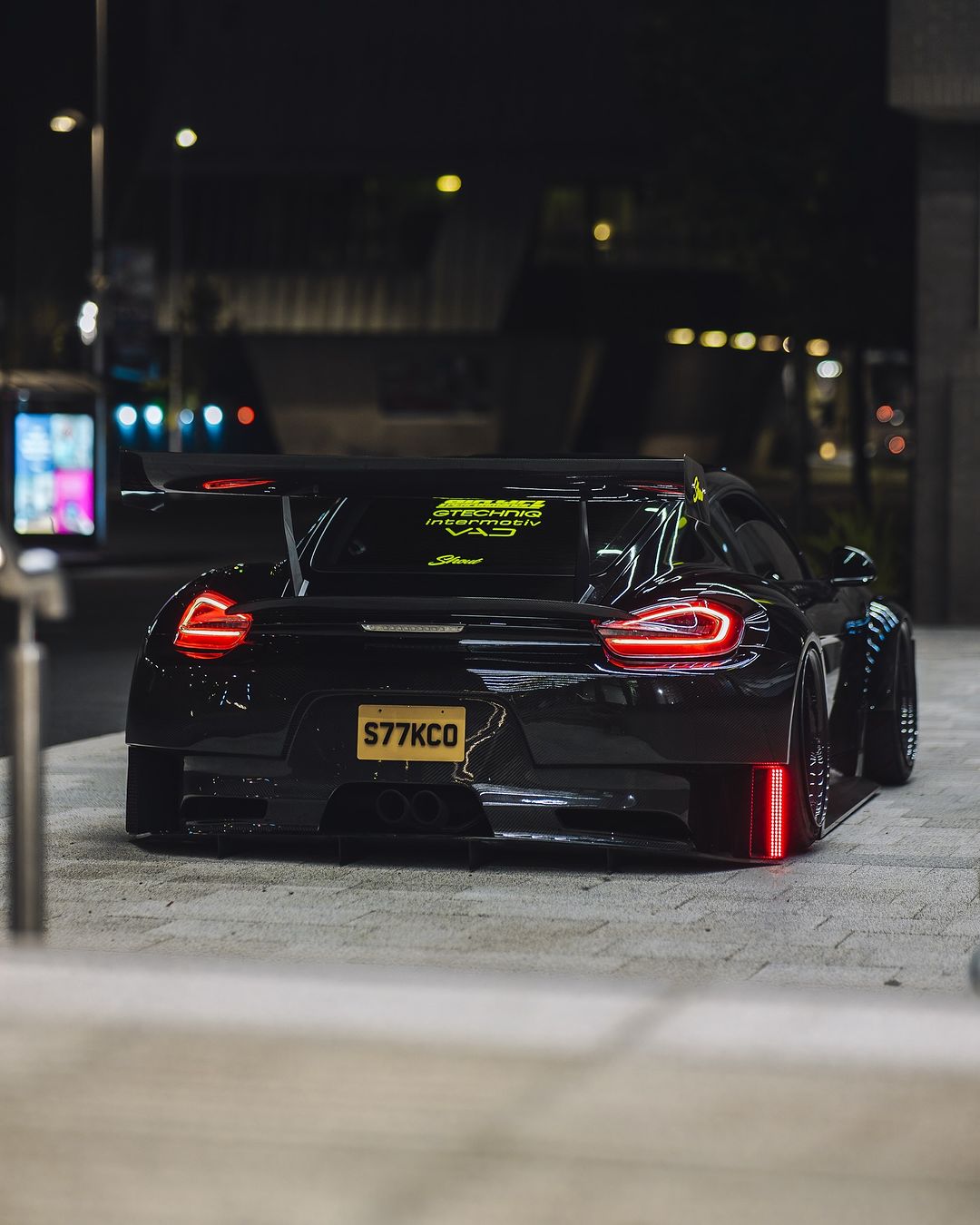 Porsche-Cayman