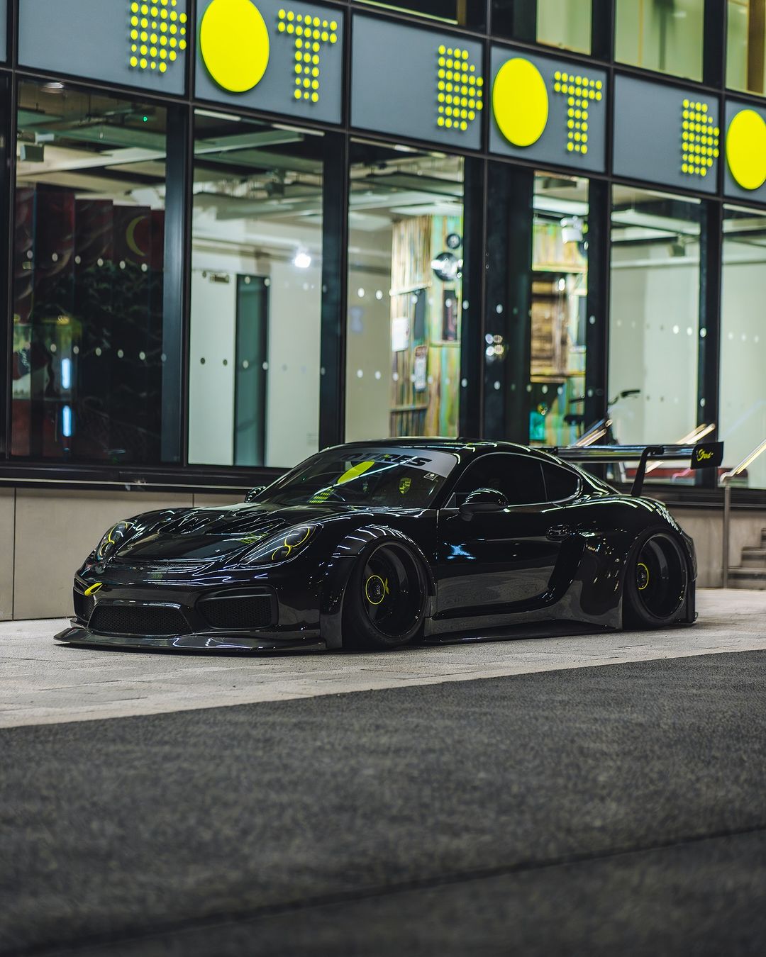 Porsche-Cayman