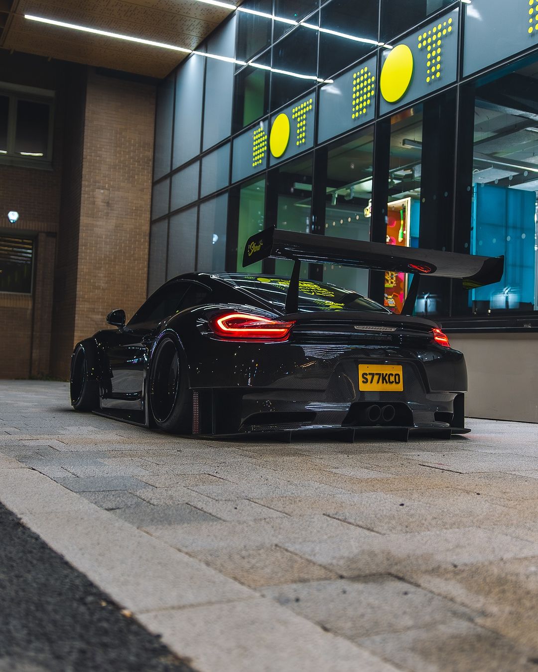 Porsche-Cayman