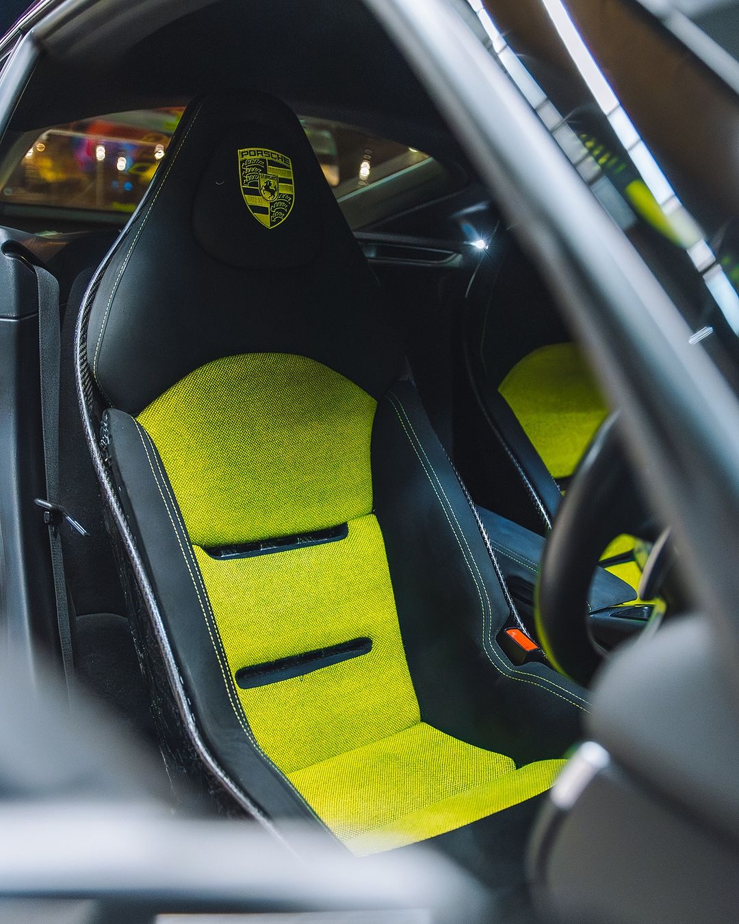 Porsche-Cayman