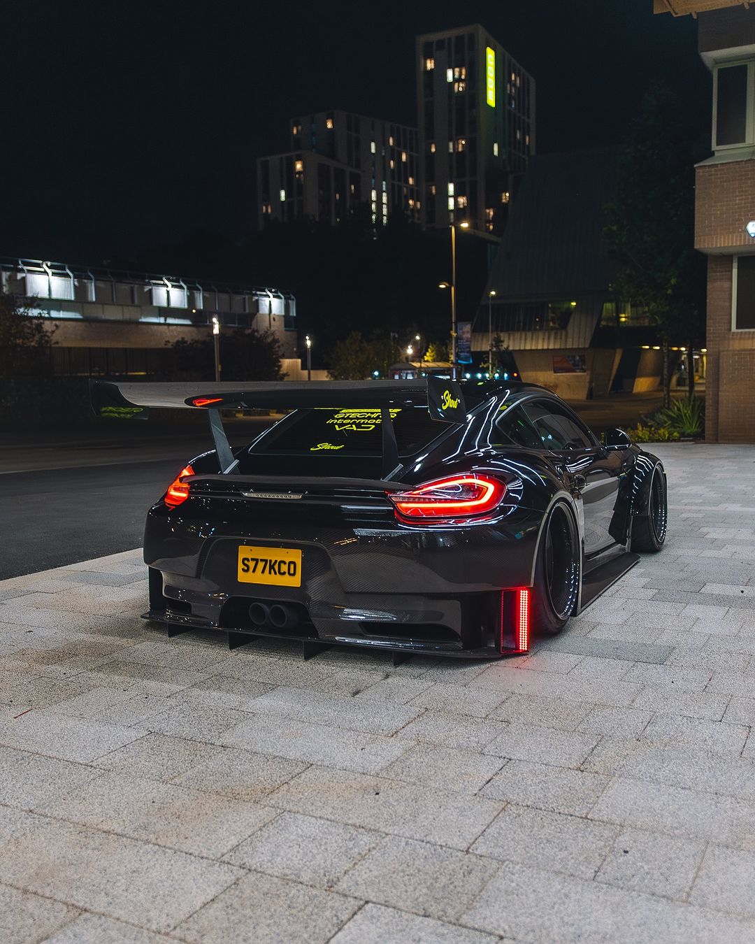 Porsche-Cayman
