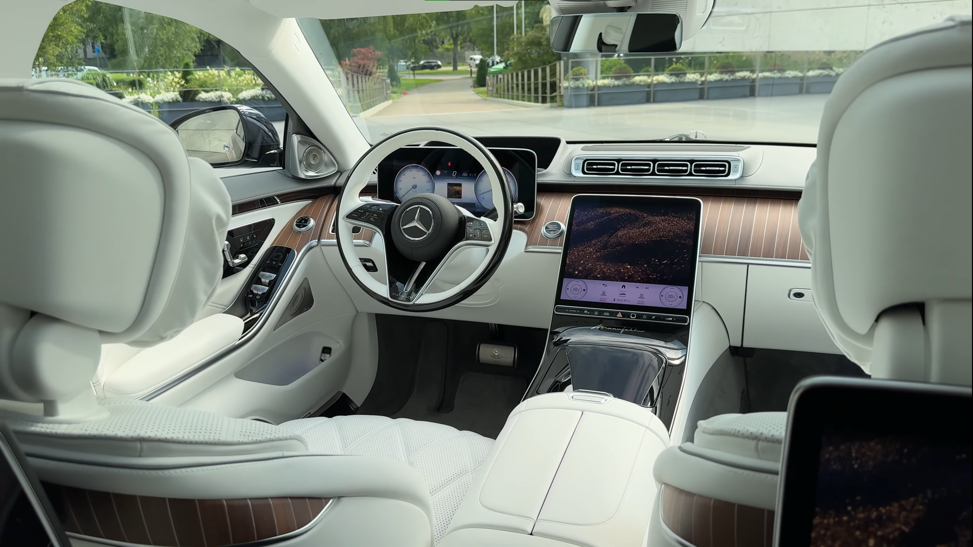 Mercedes-Maybach-S680-2024