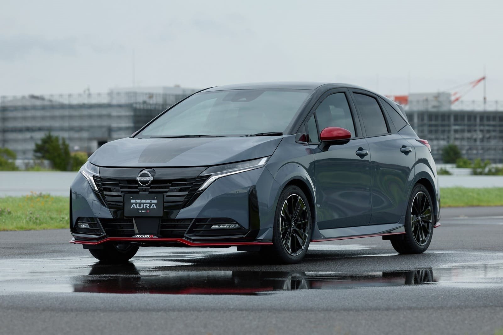 Nissan-Note-Aura-Nismo-2025-frente imagem-nissan-aura-de-frente