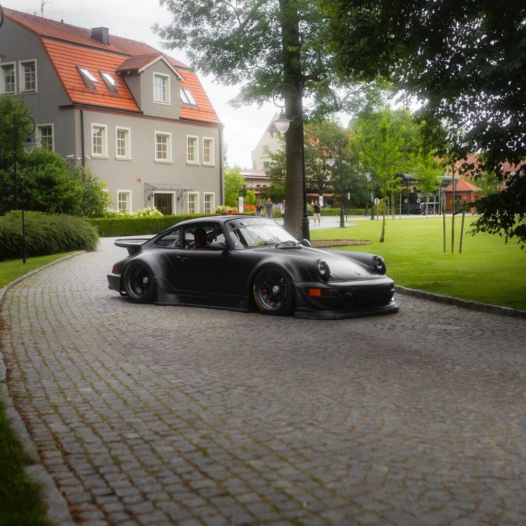 Porsche-964-RWB