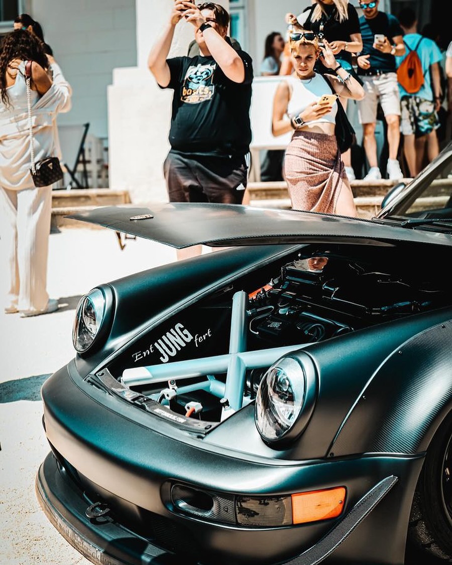 Porsche-964-RWB