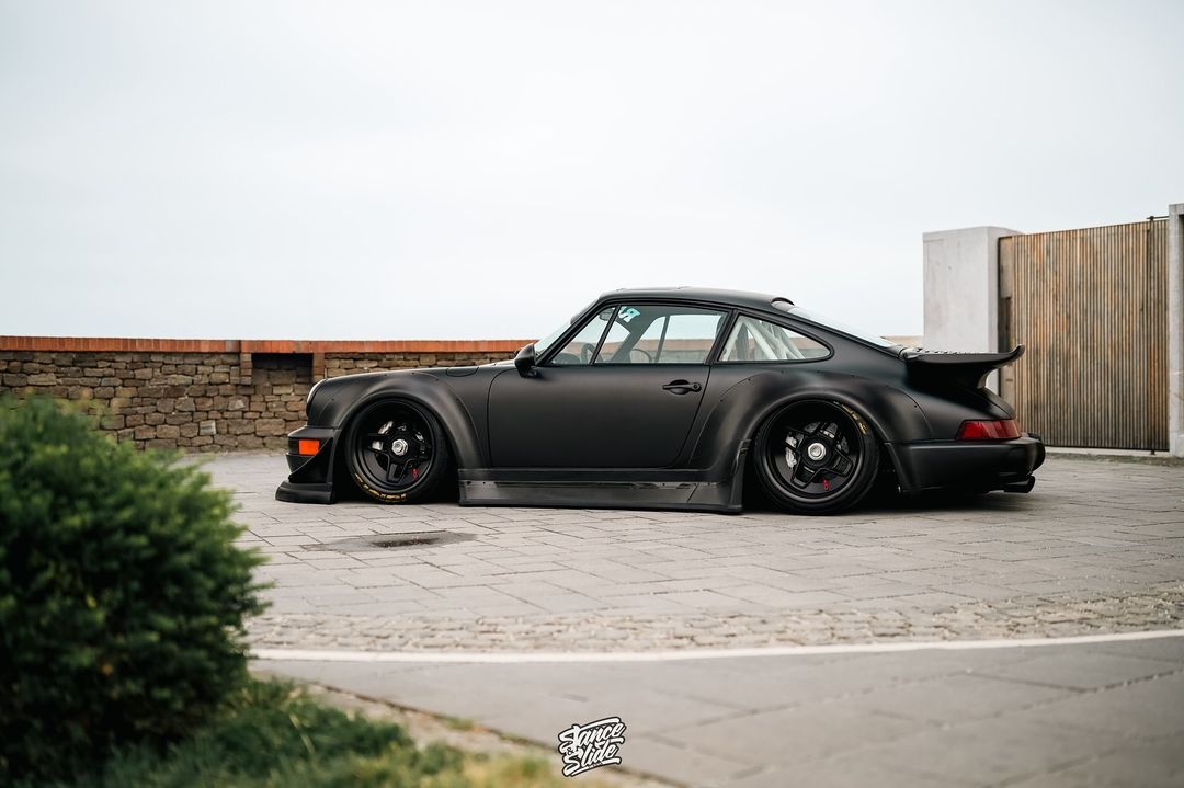 Porsche-964-RWB