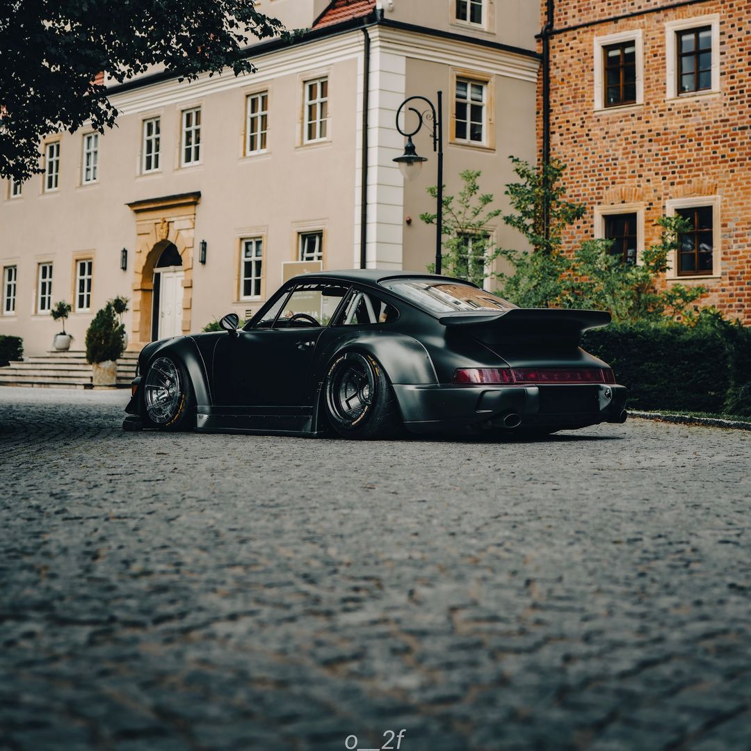 Porsche-964-RWB