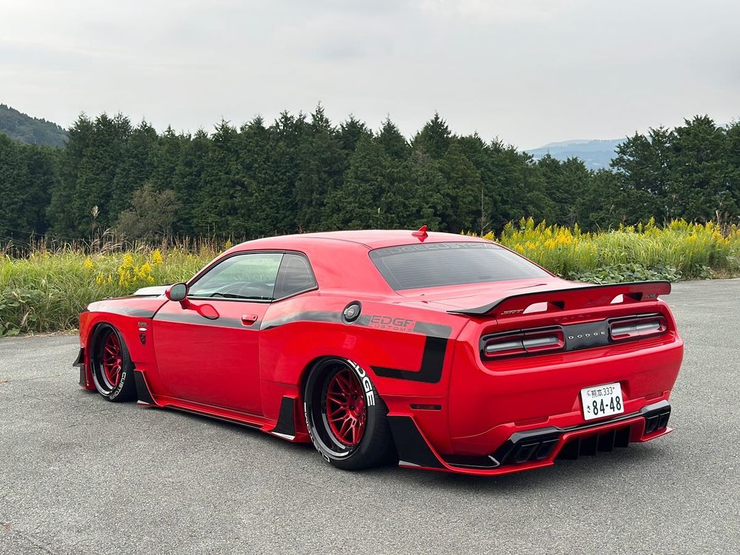 dodge-challenger-srt-hellcat