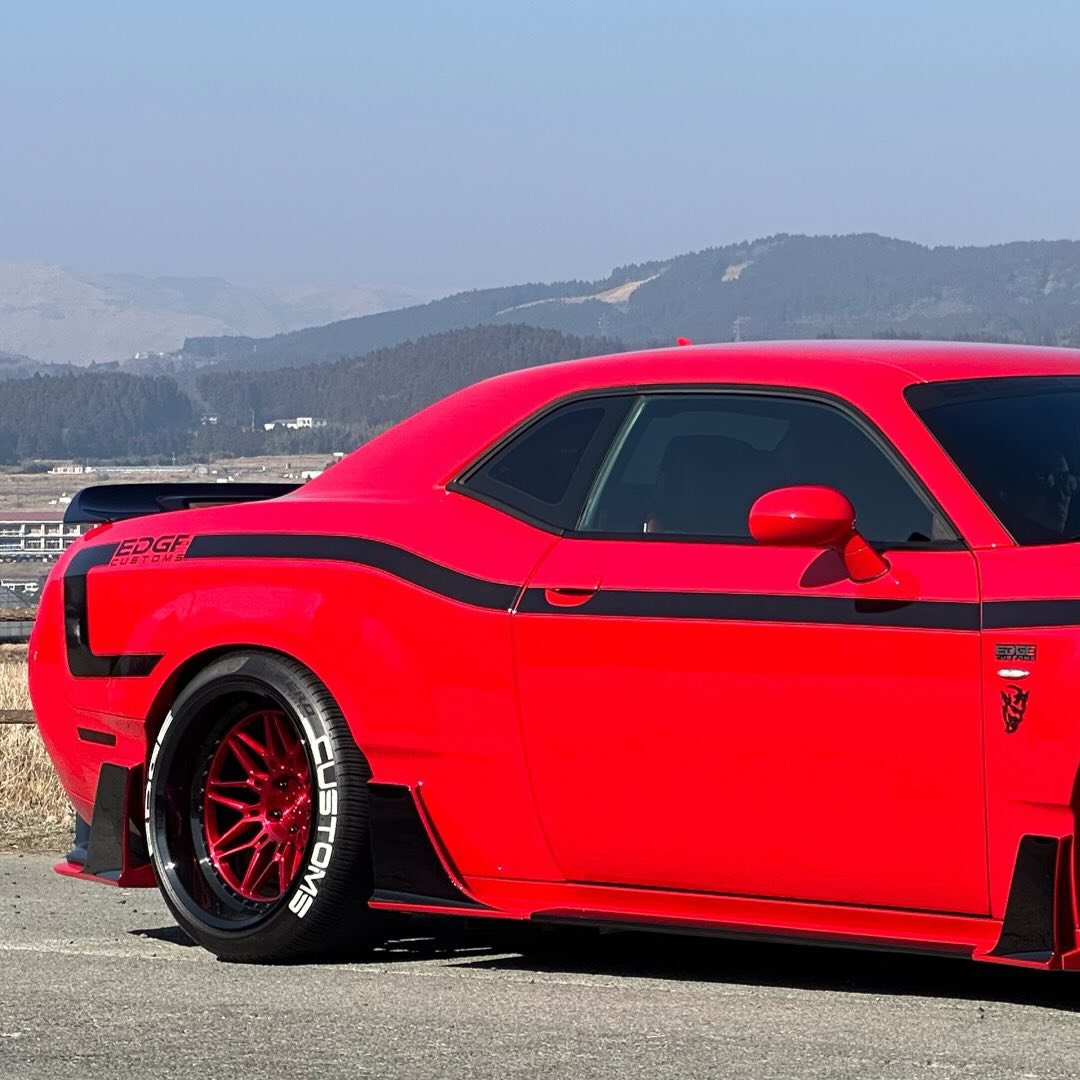 dodge-challenger-srt-hellcat