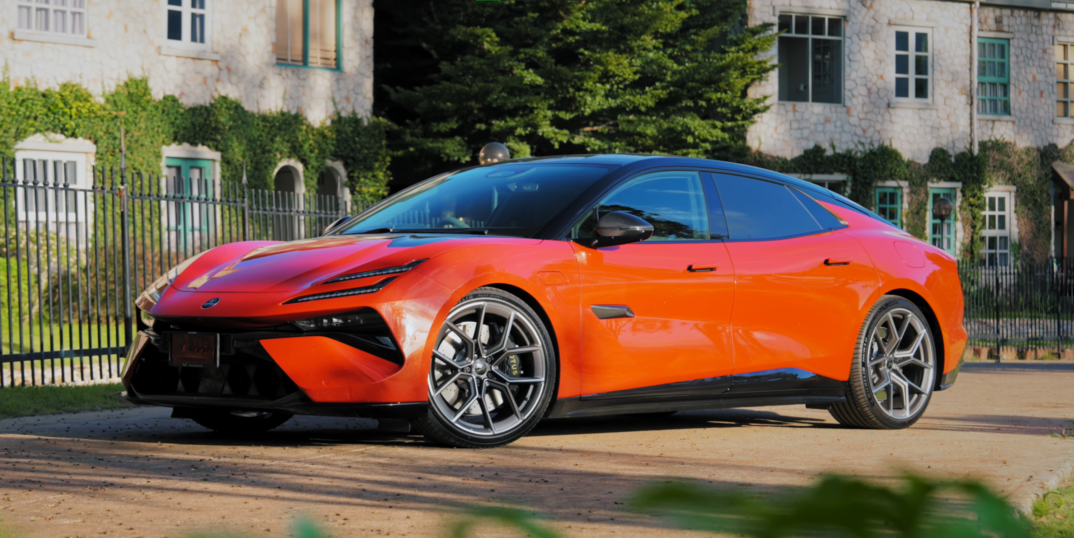 LOTUS EMEYA R (1)