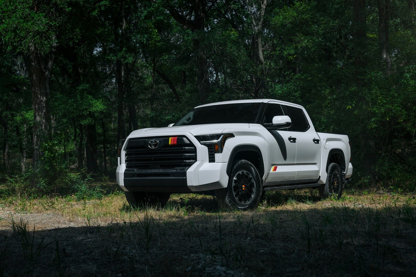 Toyota-Tundra-TRD-Rally-2025 (3) Toyota-Tundra-TRD-Rally-2025 (3)