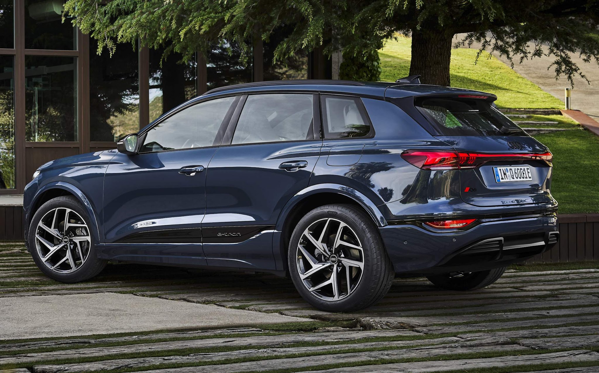 traseira da audi q6 etron