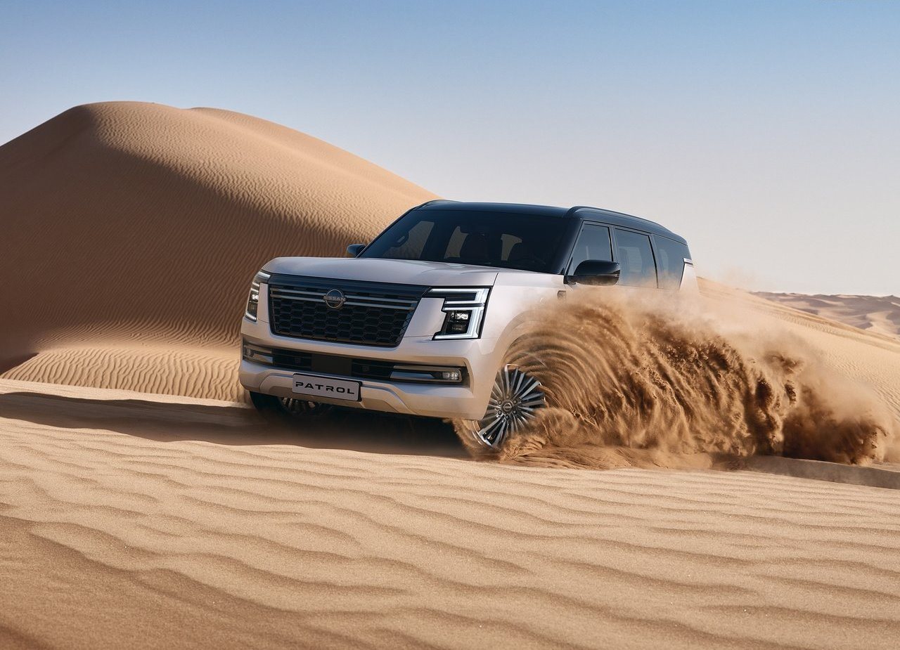 Nissan Patrol 2025 enfrentando uma trilha de terra com facilidade.