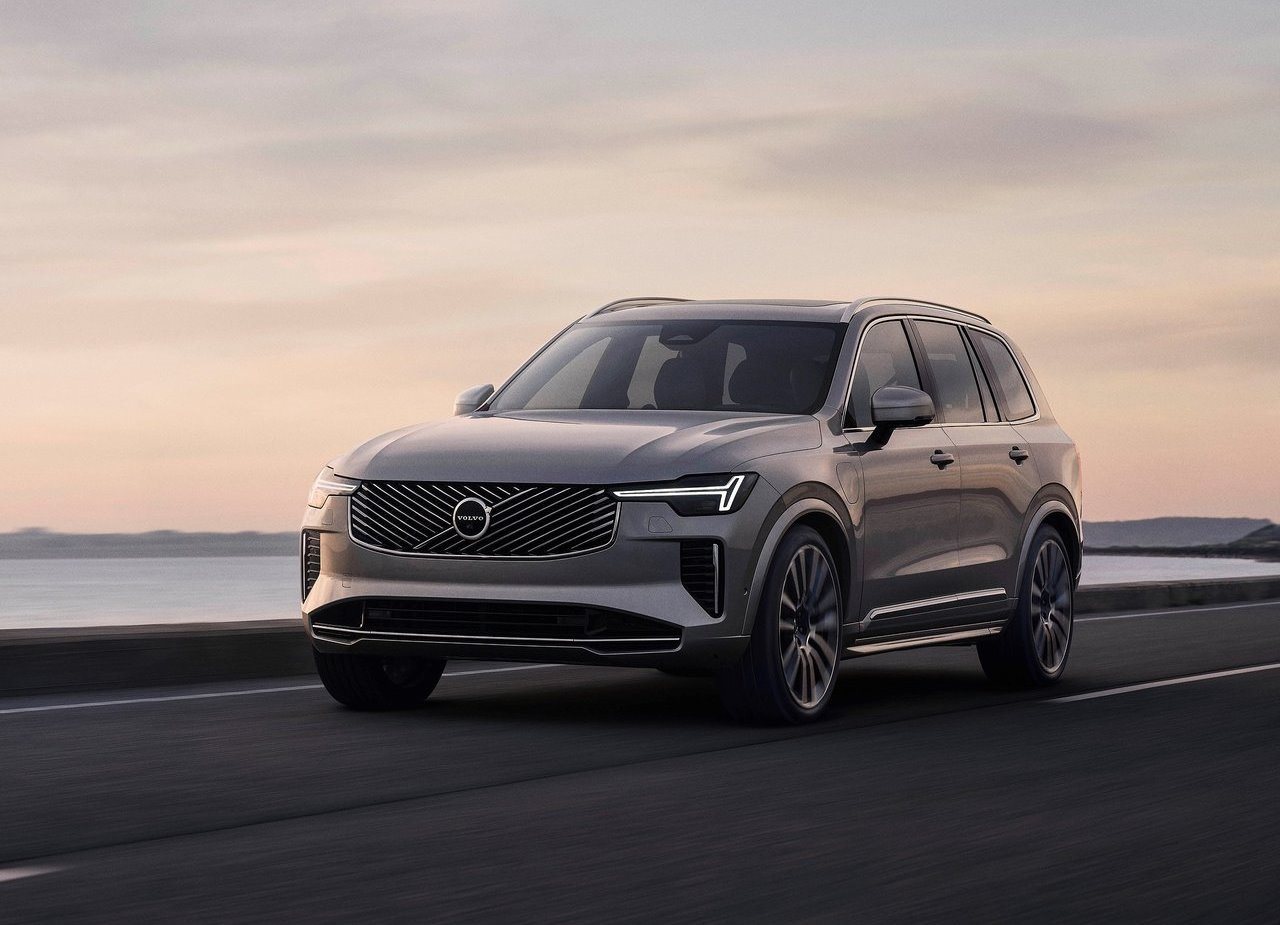 Volvo XC90 2025 em destaque com novo design frontal