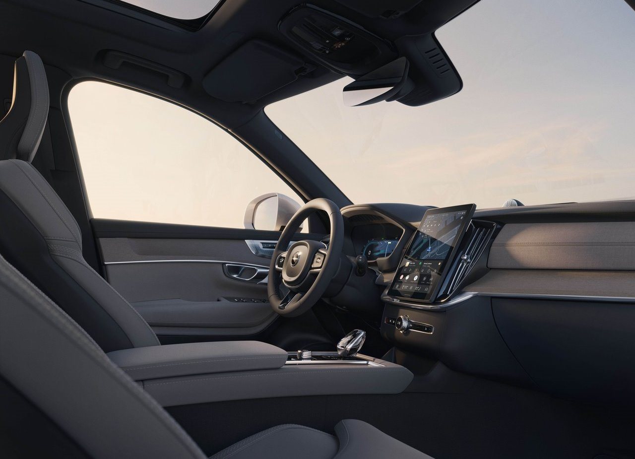 Interior do Volvo XC90 2025 com painel horizontal