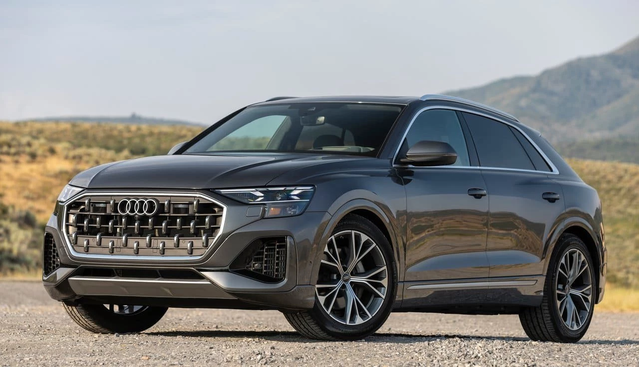 FRENTE-E-FAROL-LED-DO-audi-q8-tfsi-2025