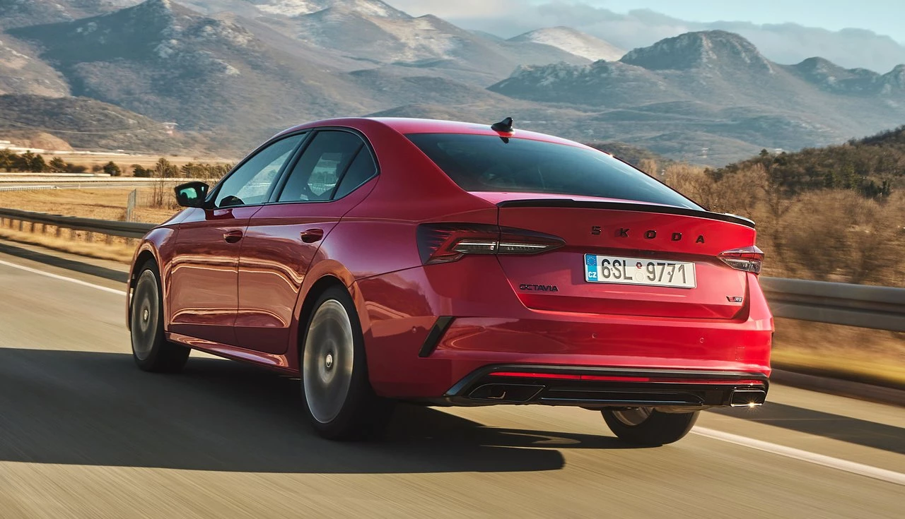 skoda-octavia-rs-2025