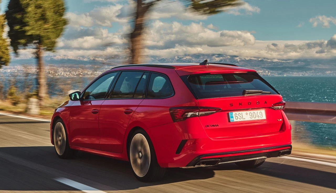 skoda-octavia-rs-combi-2025