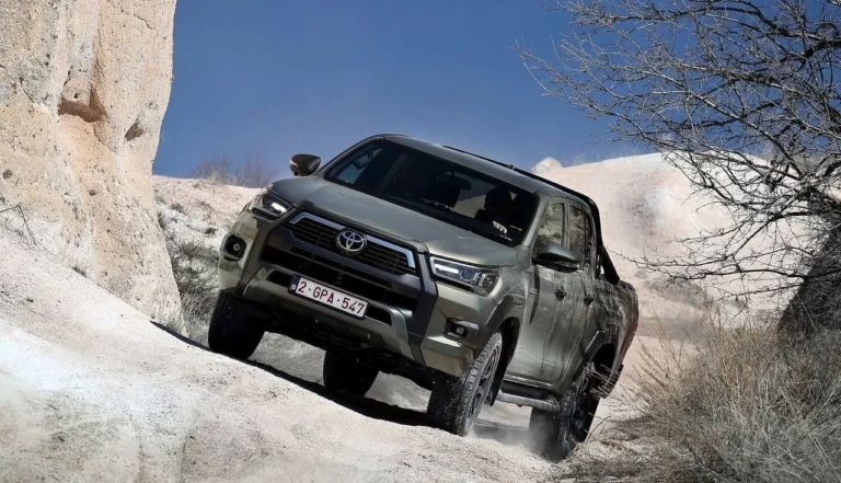 toyota-hilux-hybrid-48v-2025