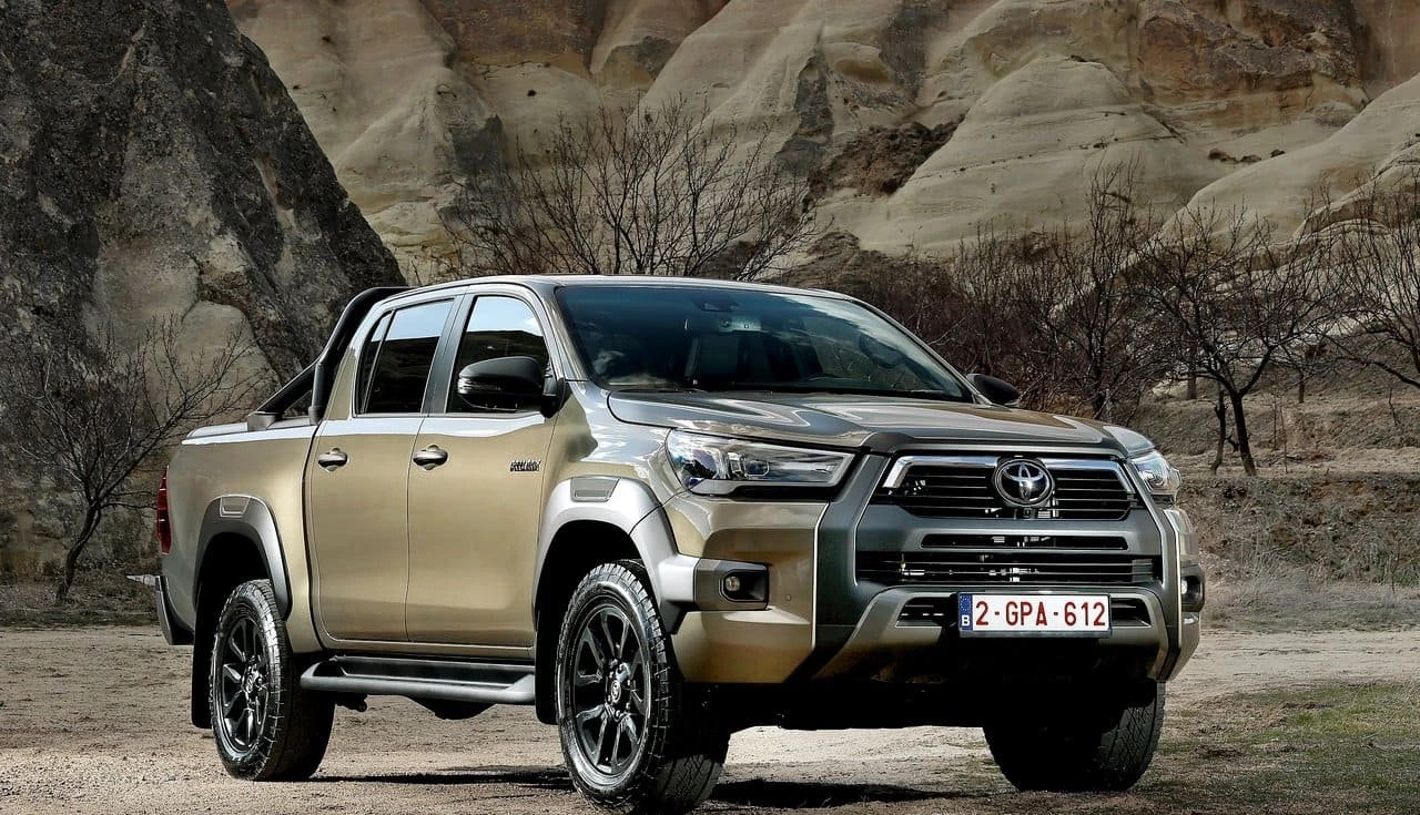 toyota-hilux-hybrid-48v-2025