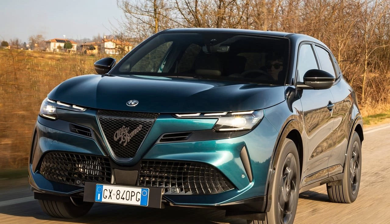 alfa-romeo-junior-ibrida-q4-2025