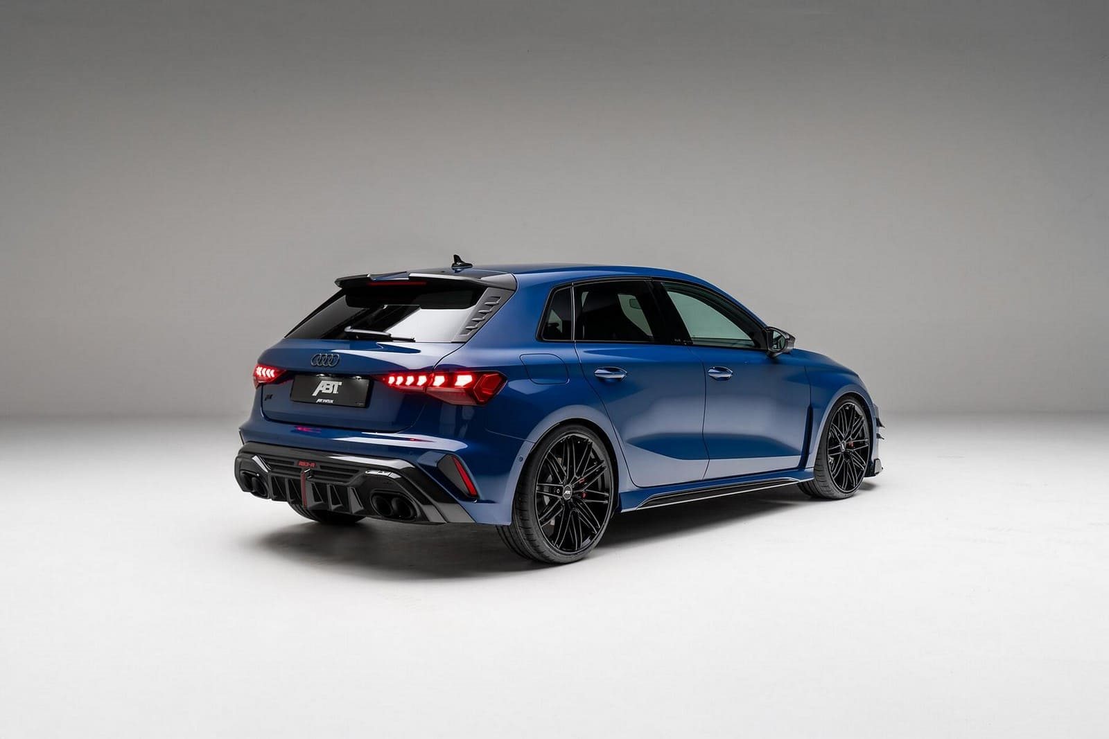 audi-rs3-r-by-abt-sportsline-2025-designer-interior-desempenho