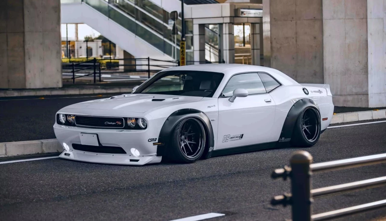 dodge-challenger-liberty-walk-2025-interior-personalização