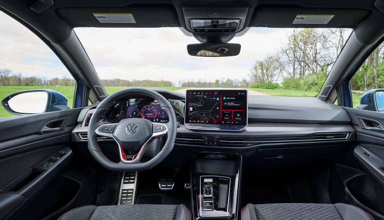 golf-gti-2025-analise-completa-desempenho-tecnologia-interior-preço-motorização