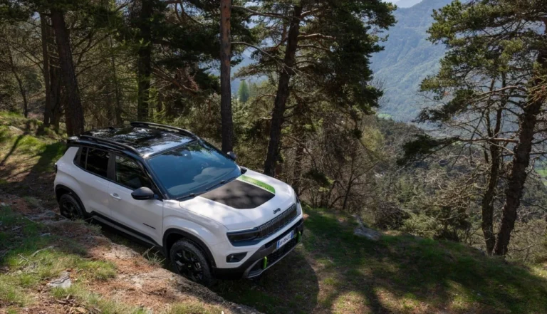 jeep-avenger-4xe-2025-exterior-interior-potencia-consumo-valores