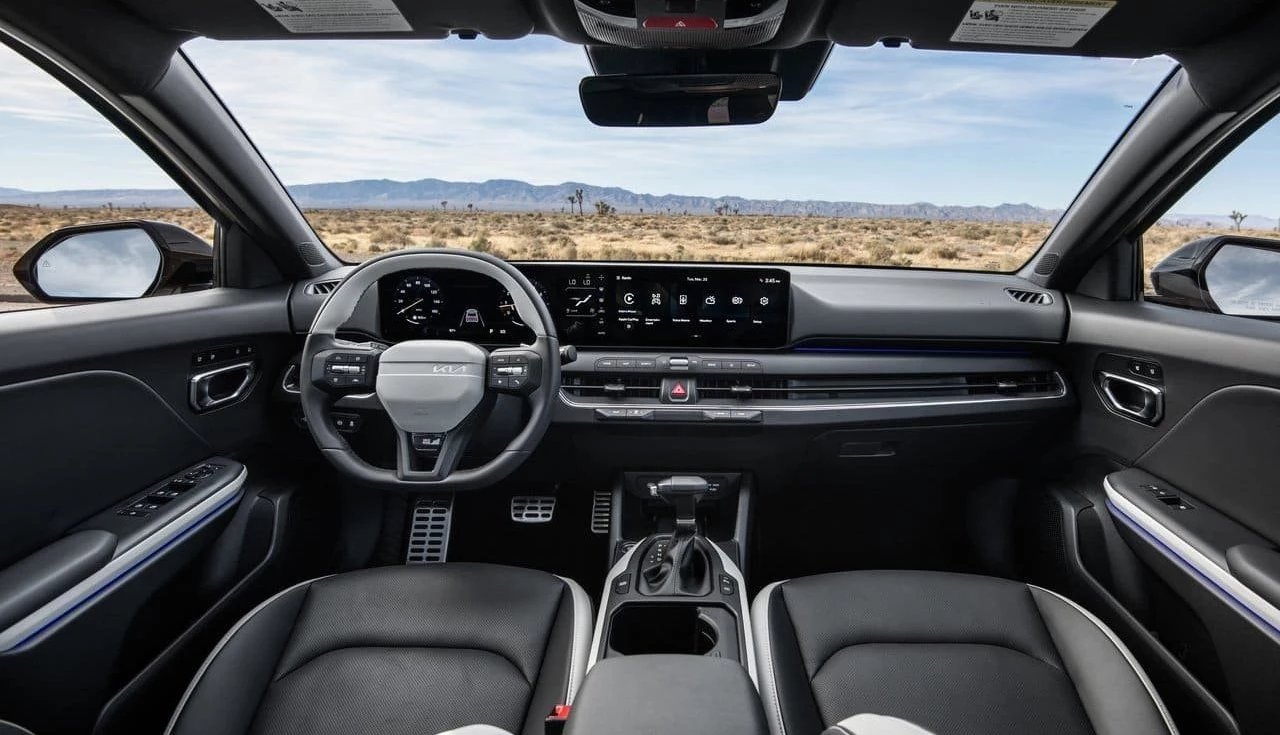kia-k4-hatchback-2026-interior-desempenho-tecnologia-potencia-segurança
