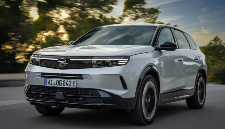opel-grandland-phev-silver-2025